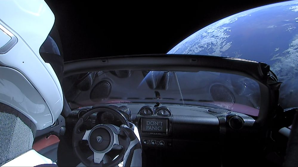 Elon_Musk%27s_Tesla_Roadster_%2840110298232%29