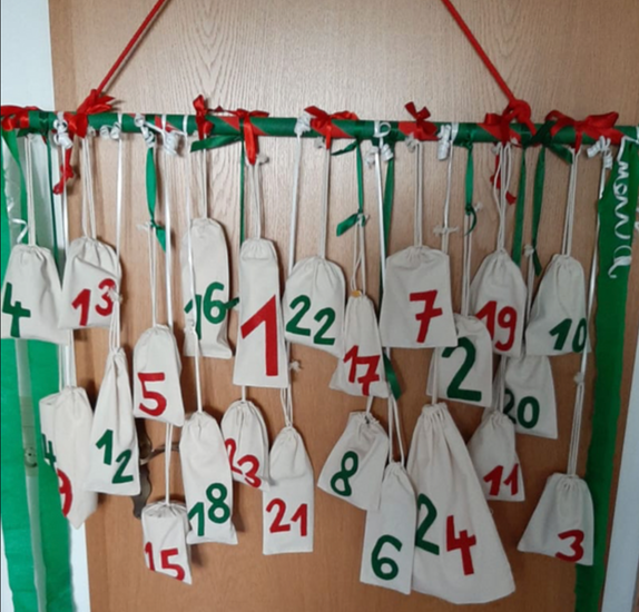 Traditional German holiday advent calendar made from Meraki packaging by @redsector