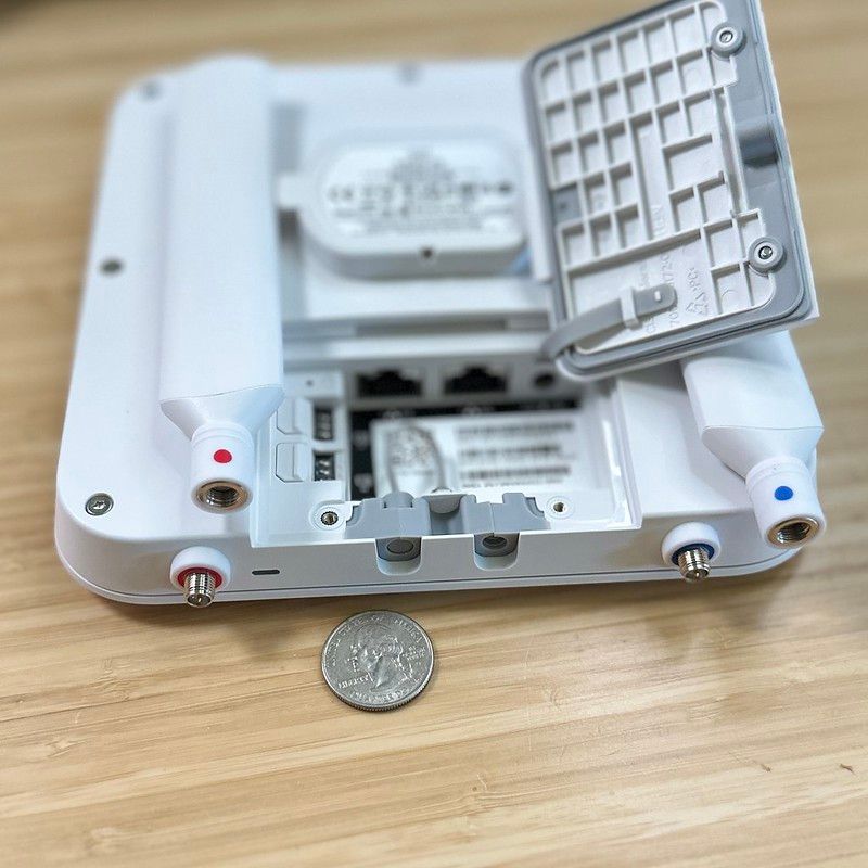 53982878742_debace06ed_c.jpg Ports Meraki MG52E