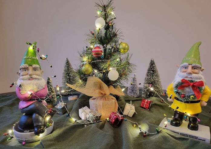 Meraki Gnomes switchmas tree.jpg Meraki Gnomes switchmas tree.jpg