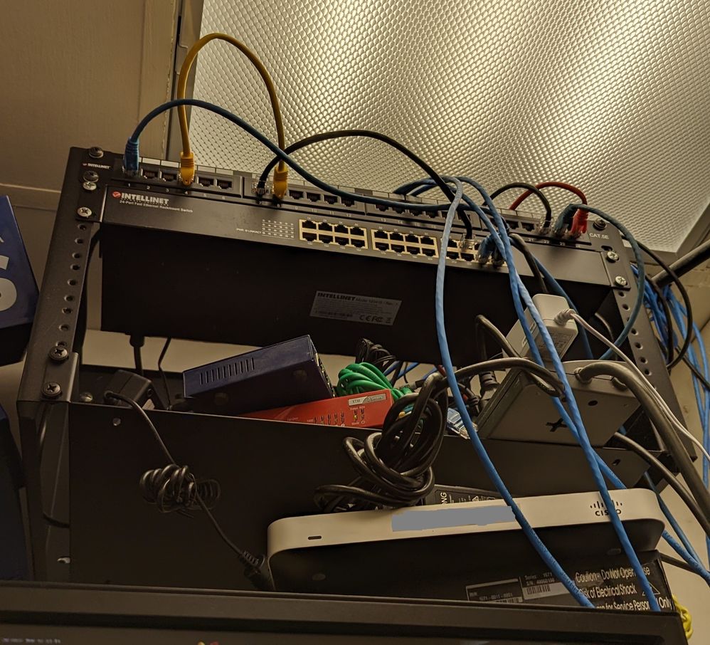 PXL_20221130_181419978.jpg What a mess!